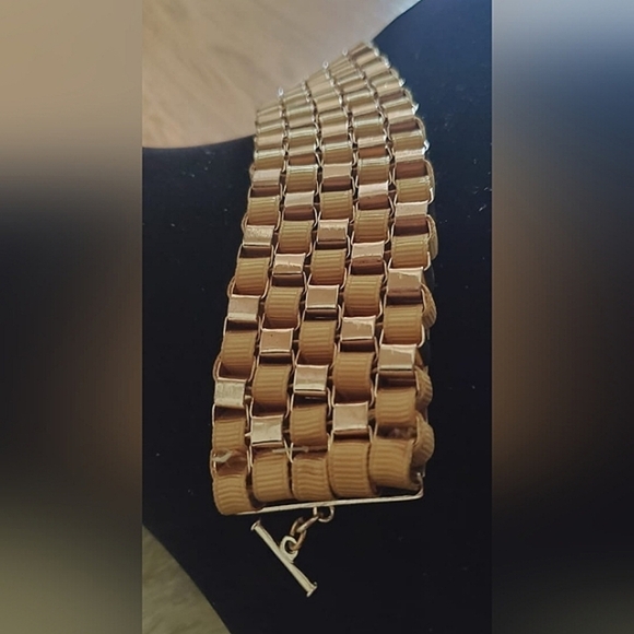 Beautiful Design Handmade Gold Tone Bracelet. 🌴 - Picture 4 of 5